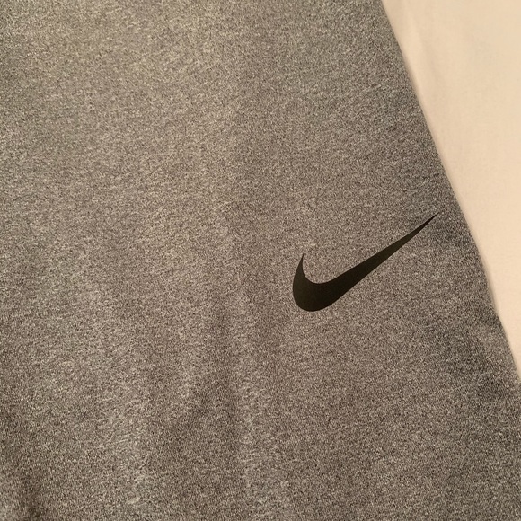 Nike Dri-Fit Capri workout leggings - Picture 2 of 4
